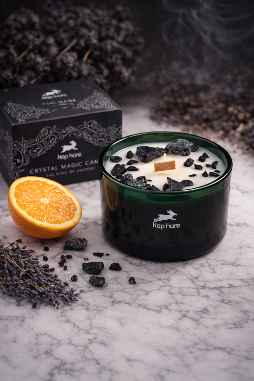 MIEKKOJEN KUNINGAS · Soijavahakynttilä mustalla obsidiaanilla