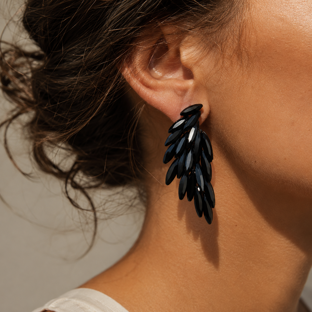 Vintažiniai stiklo auskarai „Angel Wings“ ✨- Jet Black