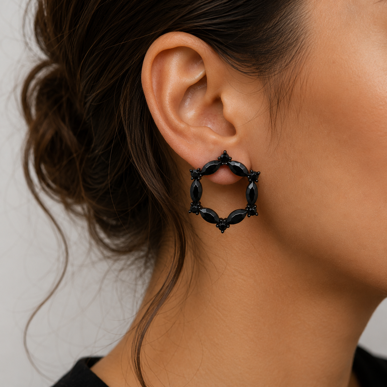 Vintažiniai stiklo auskarai „Loop“ ✨- Jet Black
