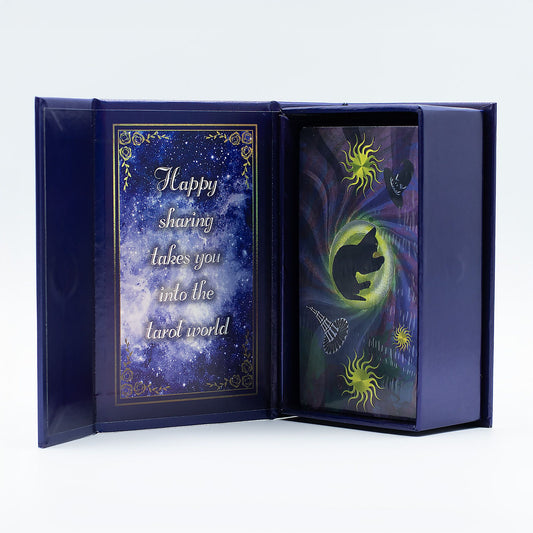 Taro kortos „Witch Tarot“ su violetine folija ir knygele